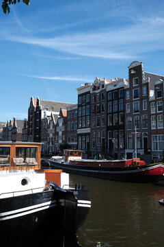 boats in amsterdam