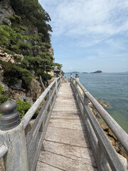 Obraz premium 香川県竹井岬日本の岬瀬戸内海四国の風景寺院日本の寺日本の文化歴史的建造物海辺の寺海と寺日本の観光地伝統建築海景青空と海旅行観光日本の風景日本の絶景神聖な場所