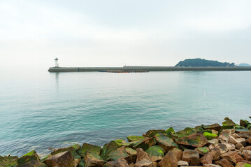Obraz premium 福山港鞆一文字防波堤の景色 / Fukuyama Port Tomo-ichimonji Breakwater Scenery（広島/Hiroshima）