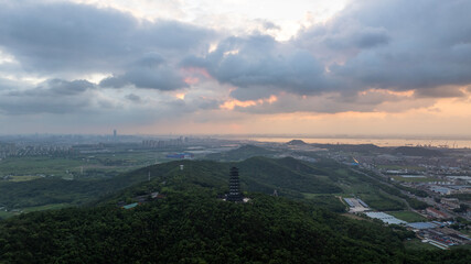 Fototapeta premium The scenery of Lingfeng Tower before sunset