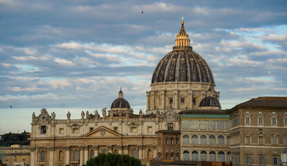 Obraz premium St. Peter's Basilica, St. Peter's Square, Vatican City. Panorama. monument building in Rome.