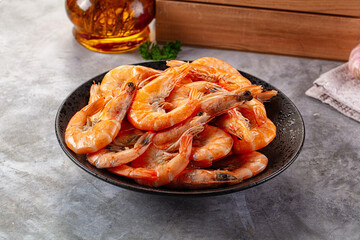 Boiled tiger prawns in the bowl