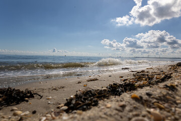Holiday by the sea: Beach with waves and horizon in Schillig
