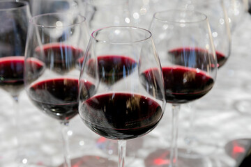 vino, alcohol, rojo, copa, beber, tinto, bebida, liquida, celebraciones, cristal, bar, fiesta, objeto, celebrar, merlot, cabernet, sauvignon