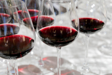 vino, alcohol, rojo, copa, beber, tinto, bebida, liquida, celebraciones, cristal, bar, fiesta, objeto, celebrar, merlot, cabernet, sauvignon