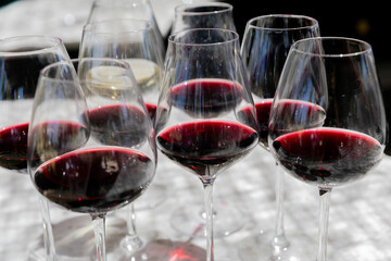 vino, alcohol, rojo, copa, beber, tinto, bebida, liquida, celebraciones, cristal, bar, fiesta, objeto, celebrar, merlot, cabernet, sauvignon