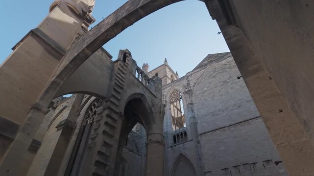 transition et jeu de murs de la Cath&eacute;drale Saint-Just et Saint-Pasteur a narbonne