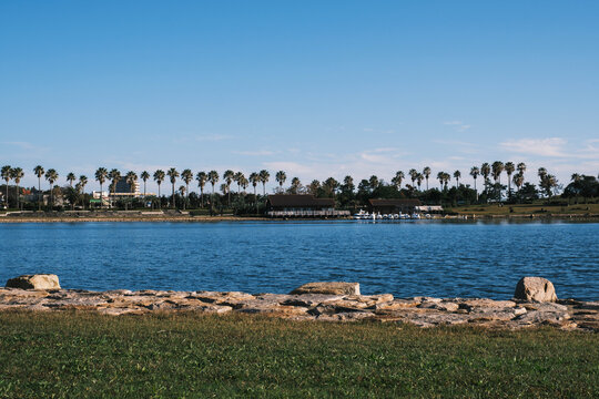 兵庫県立赤穂海浜公園、海が見える大きな公園の風景、兵庫、日本