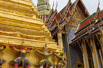 Fototapeta premium Golden and bright architecural details in the famous Grand Palace landmark in Bangkok, Thailand