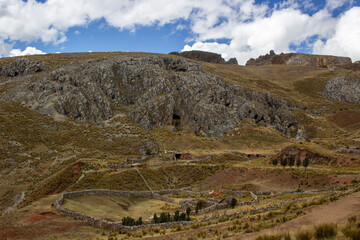 paisajes de las montañas huancavelicanas en los andes peruanos