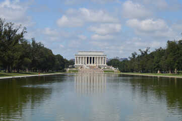 Obraz premium The Lincoln Memorial is a US national memorial honoring Abraham Lincoln