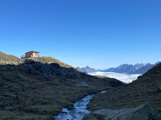 Fototapeta premium Wanderung Tirol Apollontempel