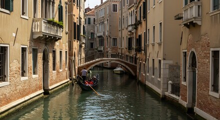 Obraz premium Venetian canal gondola passage