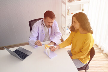 Obraz premium Doctors are preparing to examine patients in the hospital. 