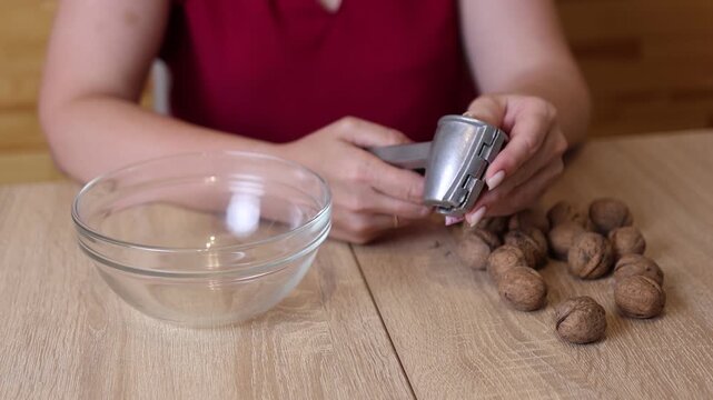 Walnuts are crushed using a walnut sheller. Walnuts are a useful ingredient for cooking.