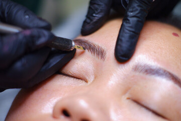 Microblading.
