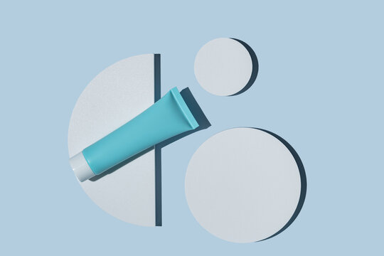 Cosmetic package with geometric minimalist design