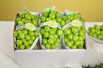 Fresh Japanese Green Grapes in Gift Boxes Premium Fruit Display