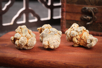 Wenshan Panax Pseudoginseng Raw Ginseng Roots Traditional Chinese Medicine Herbs on Wooden Table