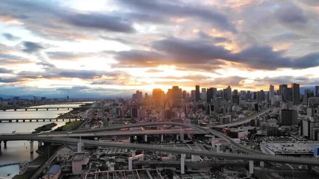 【タイムラプス】大阪の景色　梅田のビル群　朝日