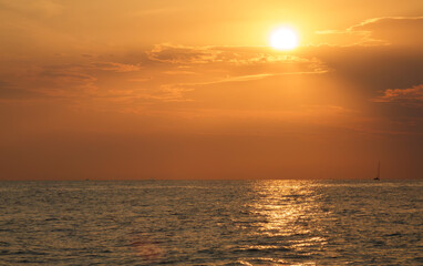 Sonnenuntergang über dem Meer