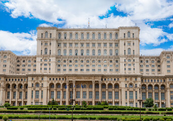 Obraz premium 30-05-2025 Bucharest, Romania. Panoramic summer view Palace Parliament among green meadow.