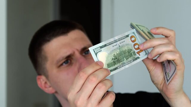 Fal'i money without aol sign.
checking money for counterfeit.
Printed counterfeit American dollars.
checking money for watermark and inauthenticity
