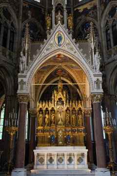 Main altar in Votivkirche