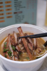 Hong Kong rice noodles 米線 酸辣 pork spicy food 