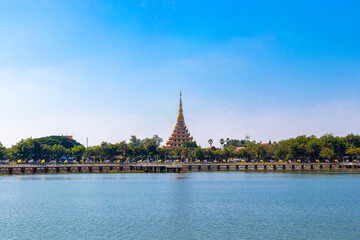Naklejka premium Phra Mahathat Kaen Nakhon pagoda buddhist temple and lake Thailand.