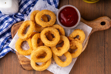 Golden onion rings with ketchup sauce