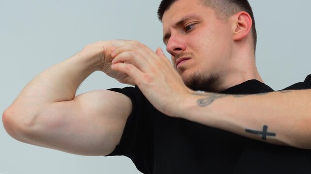 A man flexes his biceps and shows off his strength.
A pumped-up man shows off his pumped-up muscles in the gym after a workout.
A guy with a muscular arm