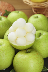 Fresh Dangshan Pears with Decorative Crown Flower Carving Display