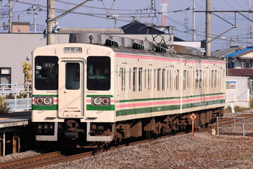 早朝の上越線を走行する107系電車_2010/11/28撮影