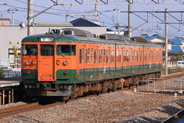 Fototapeta premium かつて北関東で活躍した高崎車両センターの115系電車_2010/11/28撮影