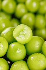 Fresh Green Seedless Grapes with Water Droplets - Healthy Organic Fruit Close-up