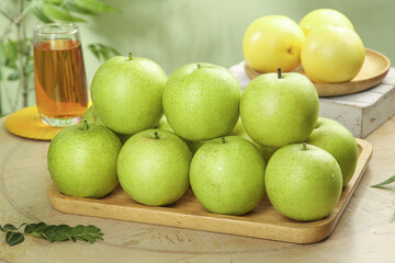 Fresh Green Apples on Wooden Tray with Juice Glass - Healthy Organic Fruit Display