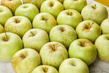 Fresh Green Apples from Shandong China Harvest Display Under Natural Light