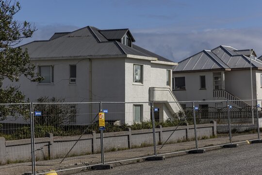 Houses, empty, cordoned off, uninhabitable, at risk of collapse, volcanic eruption, Sundhn&uacute;kur crater chain, Grindavik, Reykjanes, Iceland