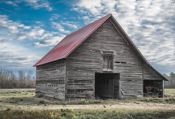 Fototapeta premium house, old, barn, farm, rural, building, wood, sky, wooden, abandoned, country, grass, field, landscape, architecture, cottage, home, roof, village, rustic, summer, red, agriculture, nature, cabin