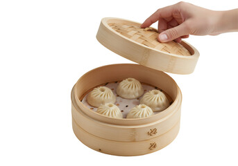 手で開く竹製の蒸し器に入った点心 透明背景に茶色い背景に白い食べ物 美味しいアジア料理 蒸し料理
