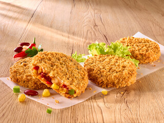 Vegetarische Frikadellen mit Kidneybohnen und Mais, Burger, vegetarisch, gefüllt, Snack, gesund, 