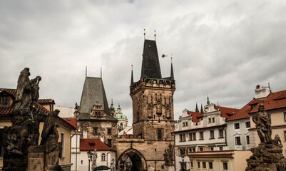 è uno storico ponte in pietra sulla Moldava, situato nella città di Praga, e collega la Città Vecchia al quartiere di Malá Strana