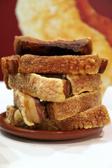 torreznos de Soria fritos de cerdo de panceta y corteza