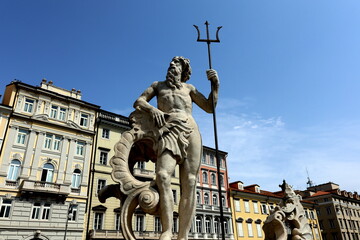 Neptunbrunnen auf dem Börsenplatz in Triest © christiane65