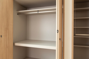 新築住宅の押入れ