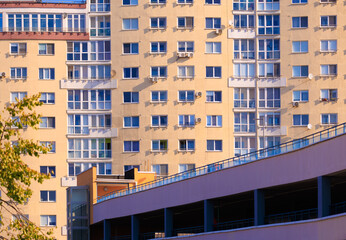Obraz premium Cityscape on a sunny day, modern buildings and houses 