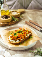 bruschetta with cottage cheese and chanterelles