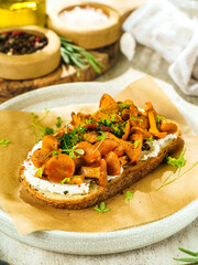 bruschetta with cottage cheese and chanterelles