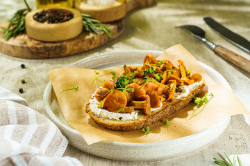 bruschetta with cottage cheese and chanterelles